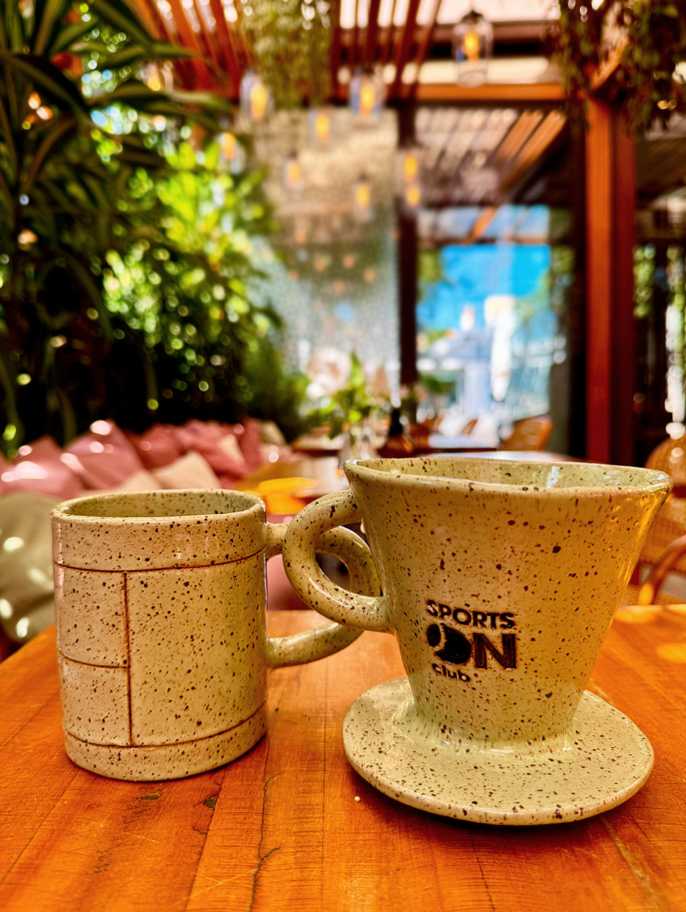 Conjunto Xícara + Coador de Café em Cerâmica Artesanal