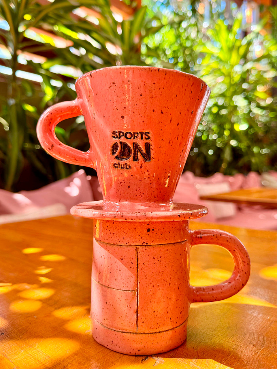 Conjunto Xícara + Coador de Café em Cerâmica Artesanal