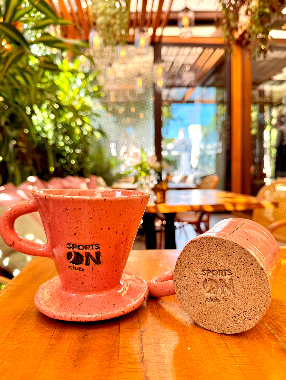 Conjunto Xícara + Coador de Café em Cerâmica Artesanal