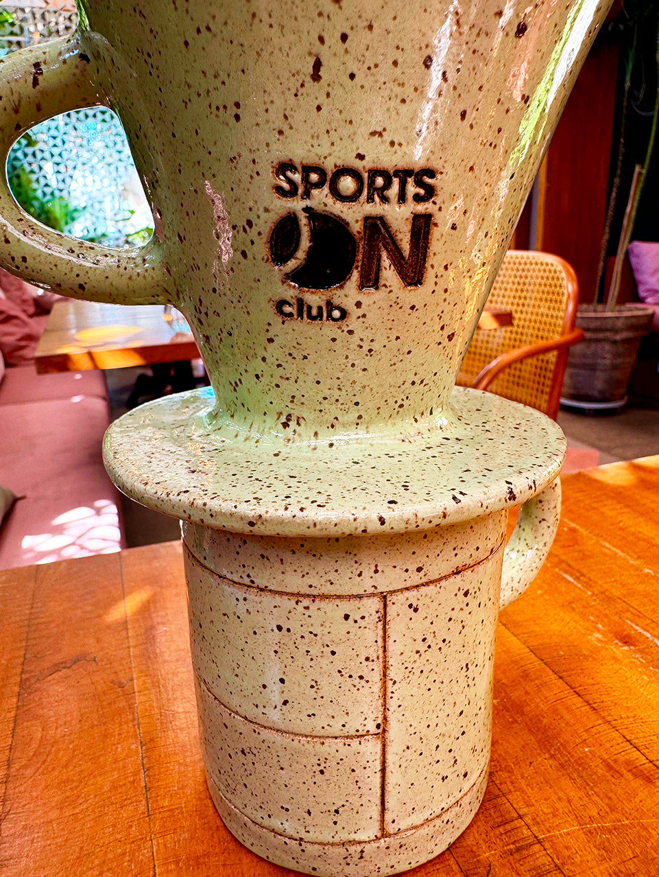 Conjunto Xícara + Coador de Café em Cerâmica Artesanal