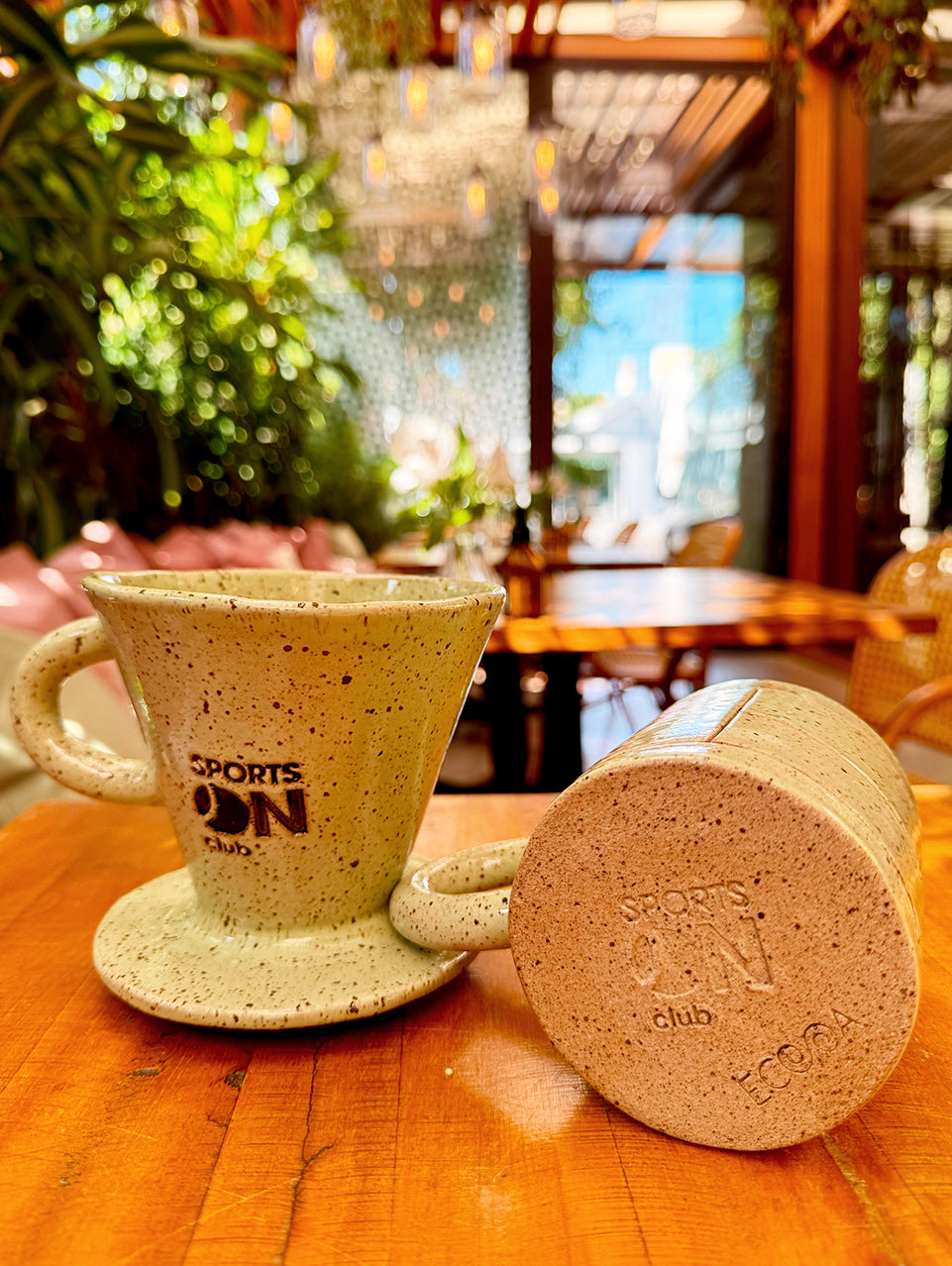 Conjunto Xícara + Coador de Café em Cerâmica Artesanal